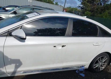 2017 Hyundai Sonata Sport 2.0T z USA, uszkodzony, nr VIN 5NPE34AB2HH528688